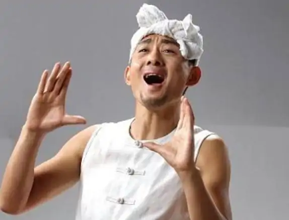 通过《星光大道》一夜成名的草根歌手阿宝，为什么突然就销声匿迹了？