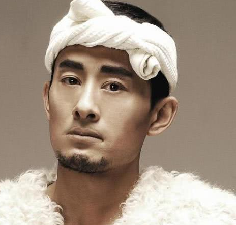 通过《星光大道》一夜成名的草根歌手阿宝,为什么突然就销声匿迹了?_百...