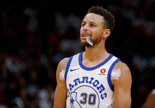 斯蒂芬库里在家里为自己老婆阿耶沙过生日，你觉得库里是个什么样的男人？