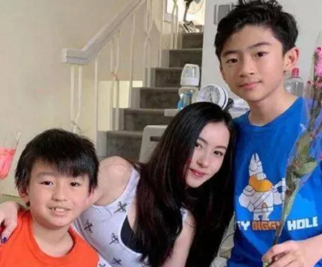张柏芝谈对儿子进娱乐圈的态度,会百分百支持他,你觉得她是个好母亲吗? 张柏芝谈对儿子进娱乐圈的态度,会百分百支持他,你觉得她是个好母亲吗?
